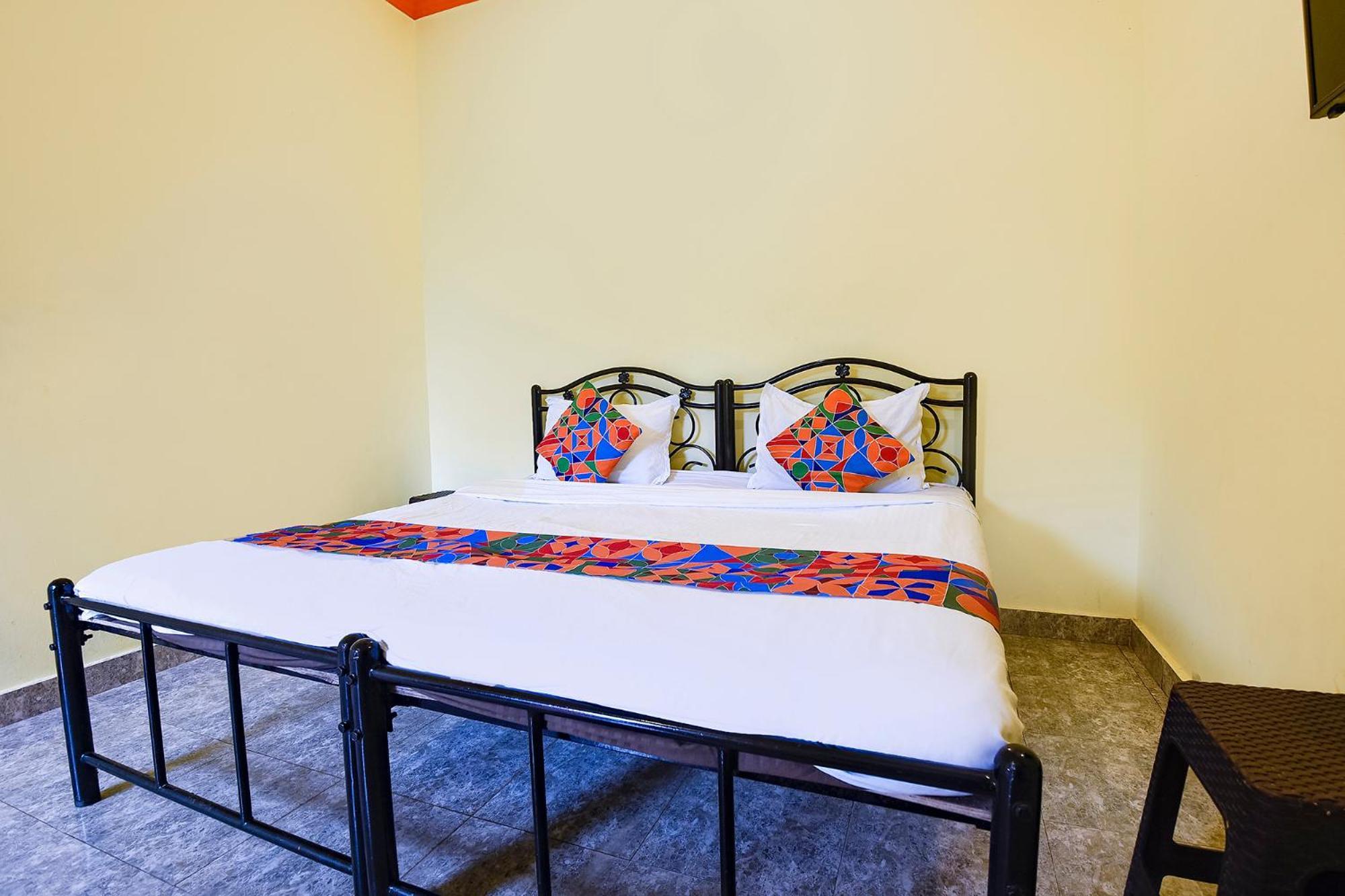 Fabhotel Joaquim Beachside Resort - Nr Tito'S Lane, Baga Beach Exteriör bild