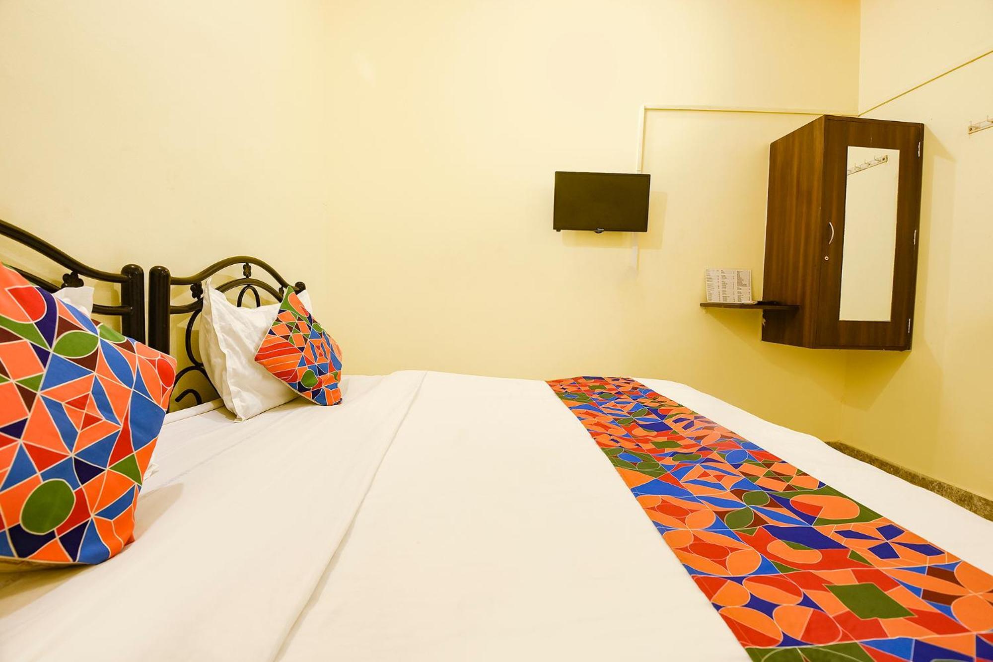 Fabhotel Joaquim Beachside Resort - Nr Tito'S Lane, Baga Beach Exteriör bild